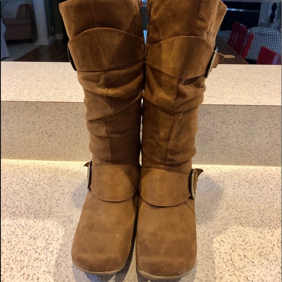 Brinley Co. Size 8 Brown Suede Boots - Picture 2 of 4